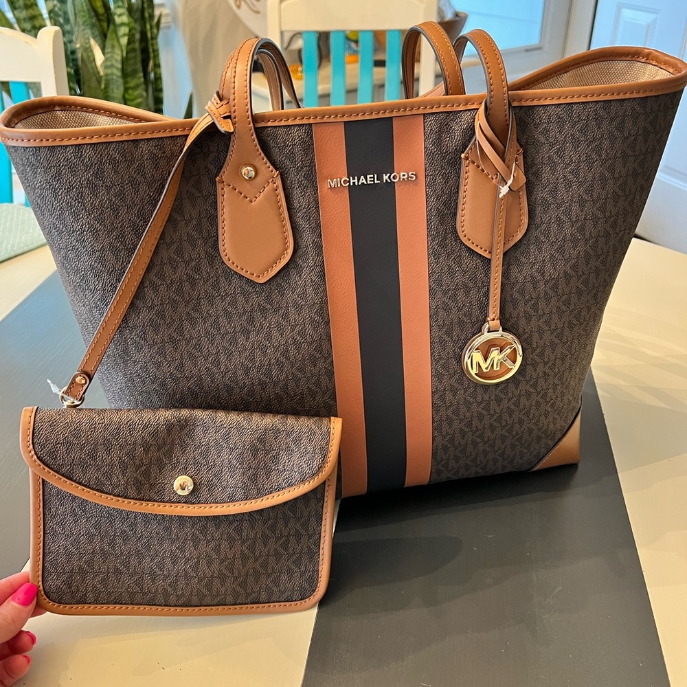 NWT Michael Kors Eva Large Logo Stripe Tote Bag